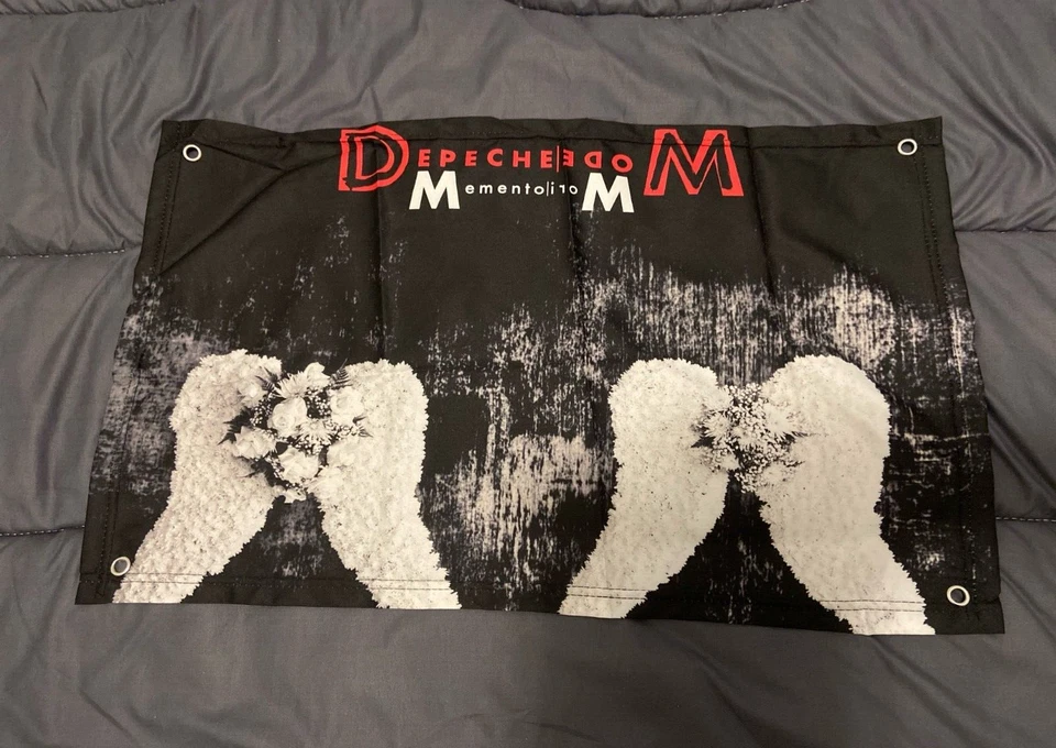 DRAPEAU FLAG DEPECHE MODE MEMENTO MORI (60 Cm X 40 Cm) RARE COLLECTOR NEUF - Photo 1/1