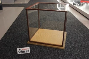 VWW Showcase "Small" 31 x 31 x 32 cm - Picture 1 of 9