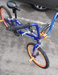 Mongoose Booster 20" BMX Bicycle-Blue W/ 4 Pegs MODEL: R2100KMH - Picture 1 of 3