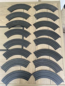 (16 piezas) Aurora AFX Slot Car Track 9" Radio 1/4 Sección #2519A + ¡ENVÍO RÁPIDO! - Imagen 1 de 5