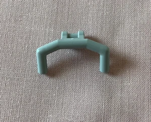 LEGO Part no 98397: Grey Minifig Utensil Handlebars Angular Handle - Picture 1 of 5