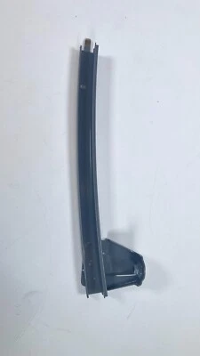 Toyota Prius 2016-2022 puerta delantera derecha ventana guía canal OEM Foto 1 de 4