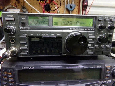 ICOM IC-735 AMATEUR RADIO HF  + WARC TRANSCEIVER OLD UNIT BUT WORKING WELL - image 1 of 4