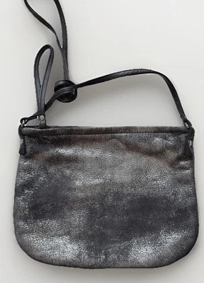 Bolso sin asas bandolera de cuero gamuza gris envejecido áspero y caído correa Foto 1 de 4