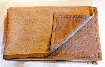 2 hochwertige Naturhaardecken (85 % Lama + 15 % Schurwolle) - Bild 1 von 4