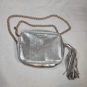 VICTORIA'S SECRET Small Silver Shiny Crossbody Purse Bag Zippered Gold chain - Picture 1 of 7