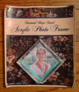 "VINTAGE MINI STÄNDER ACRYL FOTORAHMEN - Diamant 2 1/4"" x 2 1/4" - Bild 1 von 3