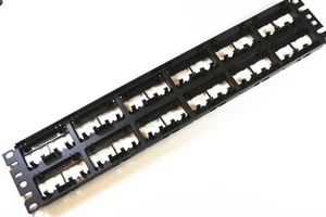 Panel de conexión Panduit CPPL48WBLY 48 puertos Mini-Com, 2U, modular, nuevo en caja. - Imagen 1 de 10