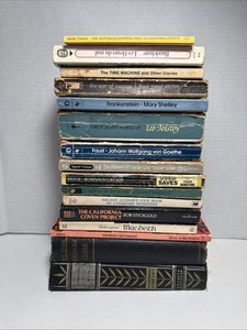 Classic Paperback Novels (Shakespeare, Mark Twain, Defoe…) Lot Of 16 SEE PICS - Picture 1 of 17