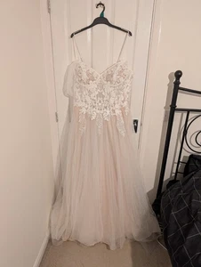 Stunning 2 Colour Plus Size Lace Wedding Dress UK Size 22 - Picture 1 of 14