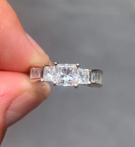 14ct gold diamond 1.65ct princess baguette cut ring 5.1 grams - Picture 1 of 11