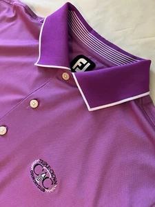 Polo de manga corta Footjoy para hombre rosa oscuro geométrico triple corona Country Club, mediano - Imagen 1 de 8