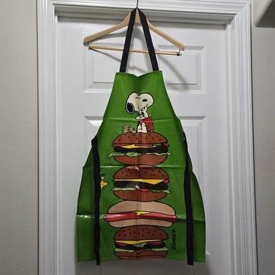 Delantal de colección 1965 Snoopy Peanuts Woodstock Hamburguesas y perrito caliente PVC adulto verde LEER Foto 1 de 4
