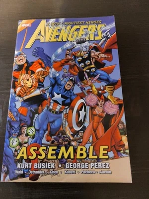 Avengers Assemble Volumen 1 George Perez Tpb Novela Gráfica  Foto 1 de 4