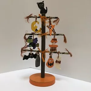 Árbol de Halloween con adornos de madera en miniatura gato negro Jack O linterna murciélago luna - Imagen 1 de 6