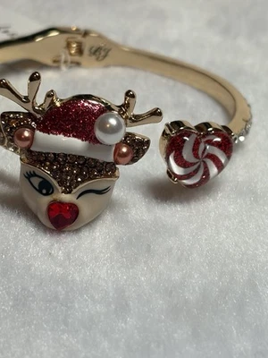 NUEVO CON ETIQUETAS BETSY JOHNSON Navidad 2025 Guiño Reno Bisagras Pulsera.   ¡Adorable! Foto 1 de 4