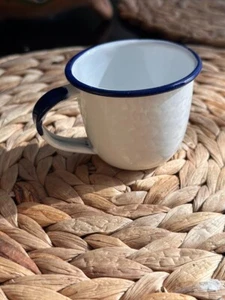 Tazza EXPRESSO smaltata BLU bianca anni 40 CON BORDO BLU VINTAGE, 4 OZ - Foto 1 di 6