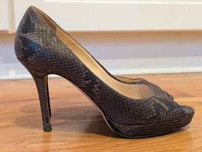 Zapatos de tacón alto Jimmy Choo Peep Toe de cuero en relieve de serpiente marrón para mujer 38,5/8 Foto 1 de 4