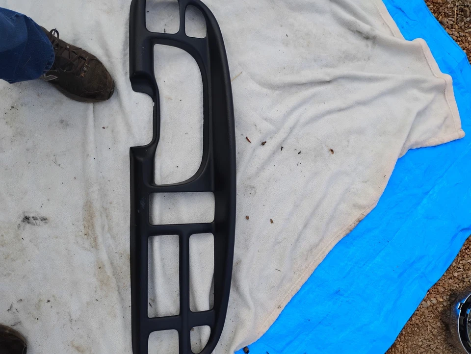 Bisel de cuadro de instrumentos para Dodge Ram 2500 Dorman 981EJ50 1999-2002 Foto 1 de 1