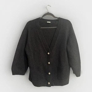 Cabi Damen Pullover Medium mit Perlen als Knöpfe anthrazitgrau lässige Passform - Bild 1 von 6