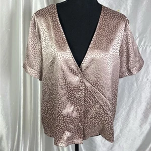 ASOS Cheetah Jacquard Satin V-Neck Blouse Luxe Animal Print Button Up Size 6 - Picture 1 of 11