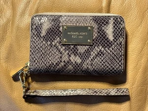 Michael Kors Iphone Electronic Mlt Wristlet Wallet DK Sand Snakeskin - Picture 1 of 5