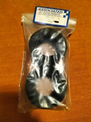 RC 1:8 Car  Associated  Nr.2634  Front Tires  Vintage NOS Collectible Very Rare - Immagine 1 di 4