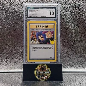 CGC 10 - Celebraciones 2021 - Clásico Coll. Here Comes Team Rocket! #15/82 - Imagen 1 de 1
