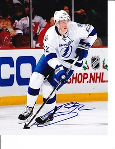 TAMPA BAY LIGHTNING ANDREJ SUSTR SIGNED BRINGING PUCK UP 8X10 - Picture 1 of 1