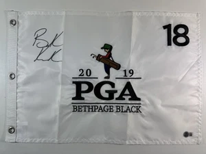 PIN DE GOLF BROOKS KOEPKA FIRMADO AUTOGRAFIADO 2019 CAMPEONATO PGA BANDERA CERTIFICADO DE AUTENTICIDAD BAJO - Imagen 1 de 3