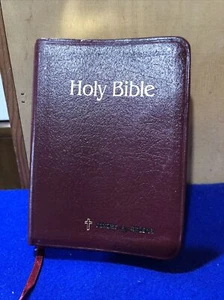 New King James Version COMPACT REFERENCE BIBLE 245BG Burgundy Bonded Leather - Picture 1 of 7