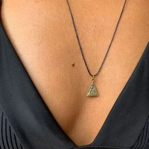 Buddha brass triangle small pendant necklace - Bild 1 von 1