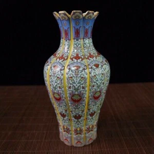 Florero chino de porcelana Cloisonne pintura artesanal con marca Yongzheng 23654 - Imagen 1 de 7