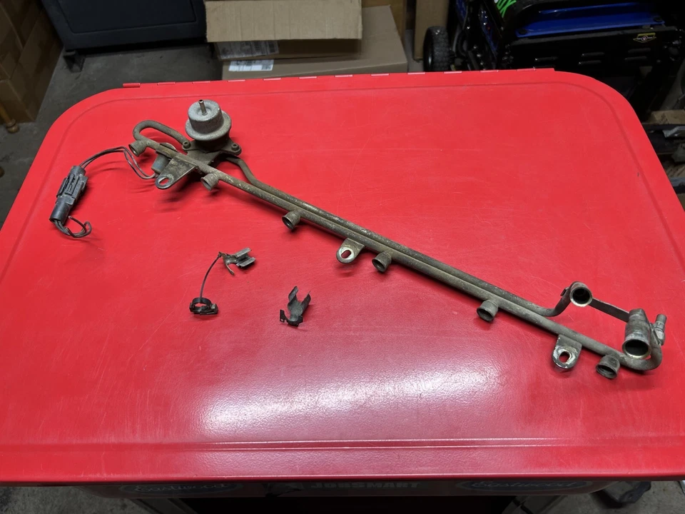 87-96 Ford F-150 F-350 - 4.9L - 300 cid - CARRIL DE INYECCIÓN DE COMBUSTIBLE efi inyector de gas Foto 1 de 4