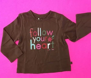 NUEVA SIN ETIQUETAS CAMISETA BABY GAP NIÑAS 12-18 MESES FOLLOW YOUR HEART TOP MARRÓN FLOR - Imagen 1 de 1