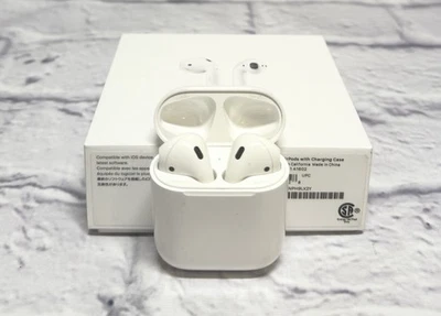 Apple AirPods 2da Generación Bluetooth con Estuche de Carga Inalámbrica A2032 Blanco EXCELENTE Foto 1 de 4