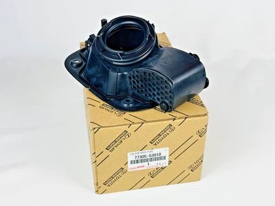 77305-53010 Lexus IS300 IS350 Genuine Fuel Filler Opening Lid OEM - Imagem 1 de 4