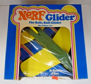 De colección 1975 Nerf Glider #290 cuerpo verde alas amarillas sin precio base nuevo en caja nuevo en estante caja desgastada - Imagen 1 de 7