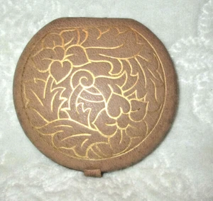 Vintage ~ Marcee ~ hellbraunes Leder rund kompakt ~ goldgeprägte Designs ~ 1960er - Bild 1 von 10