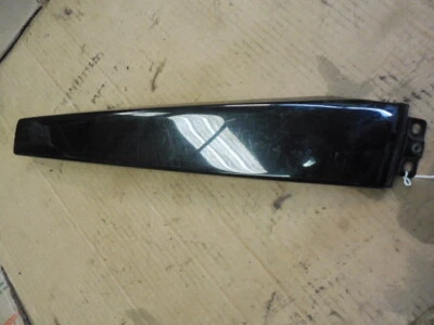 Черная отделка внешней стойки B для левого водителя для Audi A6 1998 - 2004 годов выпуска No2 - Изображение 1 из 4