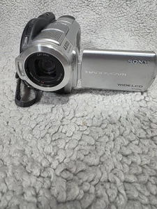 Sony Handycam DCR-DVD408 CAMCORDER ONLY  4.0 Megapixel - Picture 1 of 14
