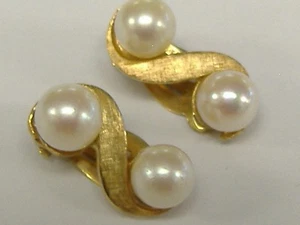 VINTAGE  SOLID 14 K GOLD PEARLS CLIP ON NON PIERCED EARRINGS - Picture 1 of 7