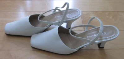 Nuevo Liz Claiborne Cuero Blanco Tacones Escort Talla 7 Foto 1 de 4