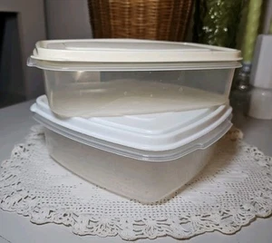 Rubbermaid Servin' Saver #2 + #11 Square White Lid 5c  Rectangle Almond Lid 24oz - Picture 1 of 13