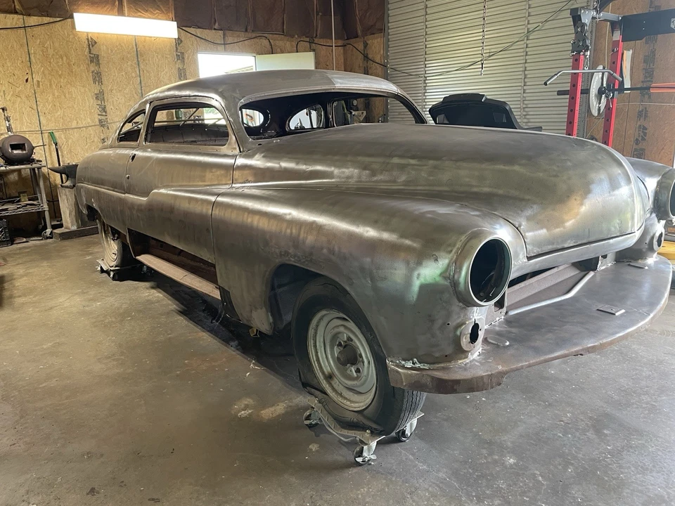 1950 Рубленый 2dr Merc ролик /xtra шасси / детали, плоская головка V-8, чистый и прозрачный - Изображение 1 из 4