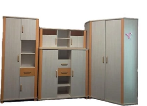 Jugendzimmer mit 6 Schränken und 1 Schreibtisch - Bild 1 von 7