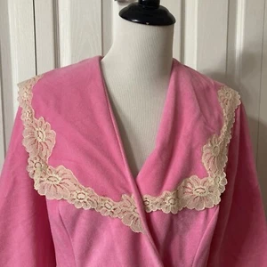 Vintage Vanity Fair Long Velour Robe Large Lace Trim Collar Sz 16 Barbie Pink - Picture 1 of 16