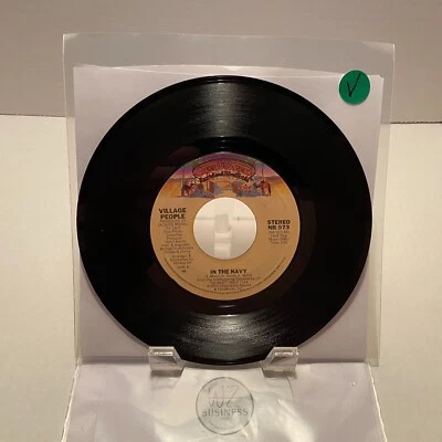 Village People – In The Navy/Manhattan Woman Casablanca – NB 973, 7" Foto 1 de 2
