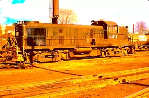 DUPLICATO SLIDE PENN CENTRAL ALCO RS-3 #5411 (ex-PRR #8592) DANBURY, CT 12/11/72 - Foto 1 di 1