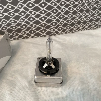 BMW Genuine Bulb Xenon Light With Ignition Element D1 12V 35W 63217217509 - Image 1 of 4